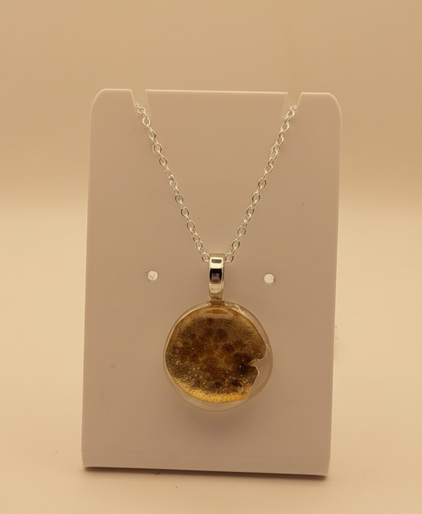 'Irish Gold' glass pendant